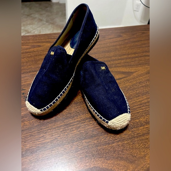 Michael Kors Espadrille
Canvas Slip On Shoes-Navy- size 7.5 - Picture 1 of 6